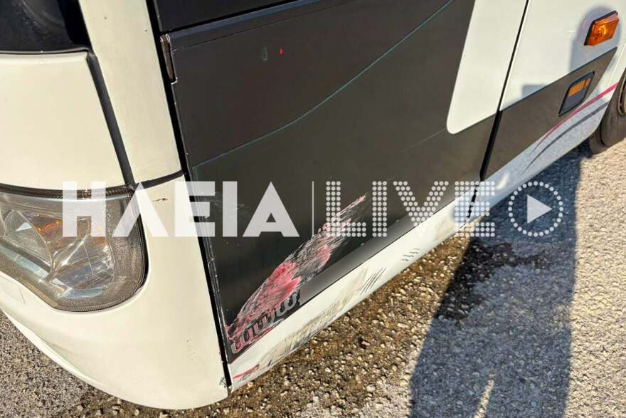 Αυτοκίνητο στη Γαστούνη συγκρούστηκε με λεωφορείο και κατέληξε σε βενζινάδικο - Δείτε βίντεο και φωτογραφίες Αυτοκίνητο στη Γαστούνη συγκρούστηκε με λεωφορείο και κατέληξε σε βενζινάδικο - Δείτε βίντεο και φωτογραφίες