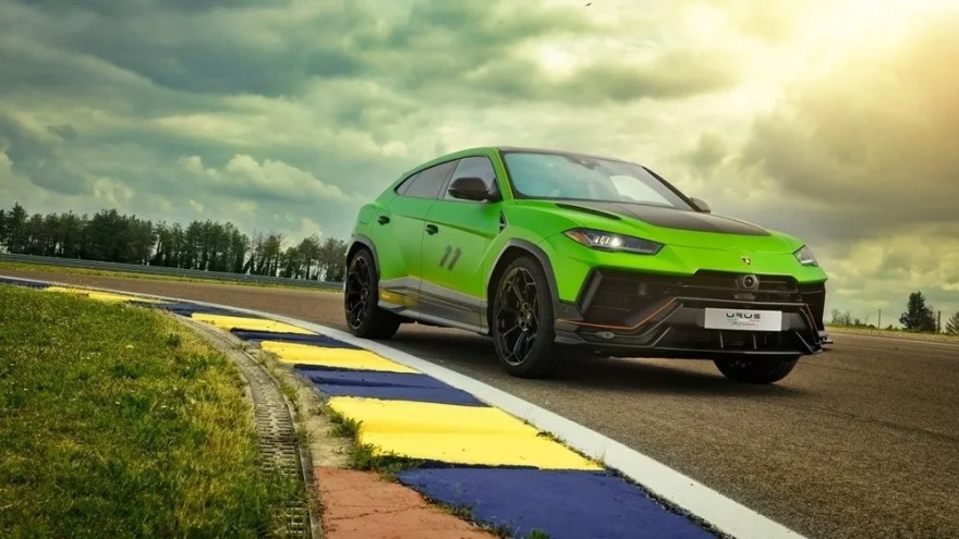 230517112633_lamborghini-urus-es