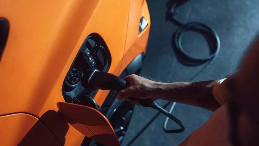 Με νέο κινητήρα η Lamborghini Urus Performance