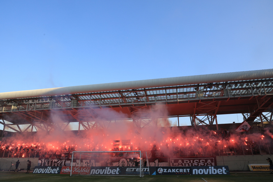 «Τρέλα» για την  ΑΕΛ - Περισσότεροι από 5000 οπαδοί της στην πρώτη της ομάδας της Λάρισας - Βίντεο, φωτογραφίες 