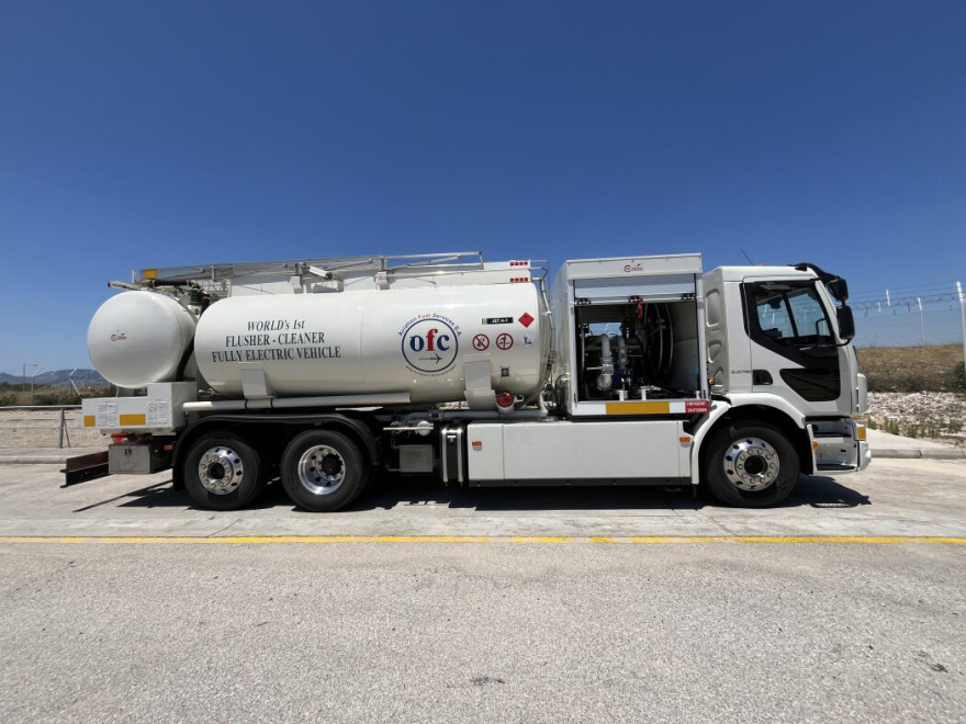 Όμιλος Επιχειρήσεων Σαρακάκη-Volvo Trucks: Στο Διεθνές Αεροδρόμιο Αθηνών το πρώτο ηλεκτρικό φορτηγό
