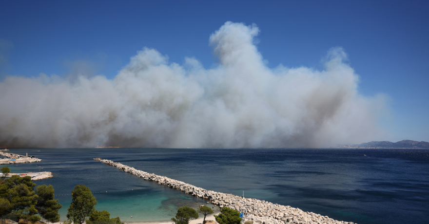 Εικόνες Αποκάλυψης από την πυρκαγιά κοντά στη Μασσαλία - Έκλεισε το αεροδρόμιο, δείτε βίντεο Εικόνες Αποκάλυψης από την πυρκαγιά κοντά στη Μασσαλία - Έκλεισε το αεροδρόμιο, δείτε βίντεο
