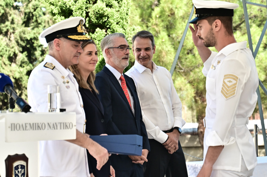 Diving watches by the Laskarides Foundation to the executives of the submarine disaster - Mitsotakis: The Government supports the Armed Forces