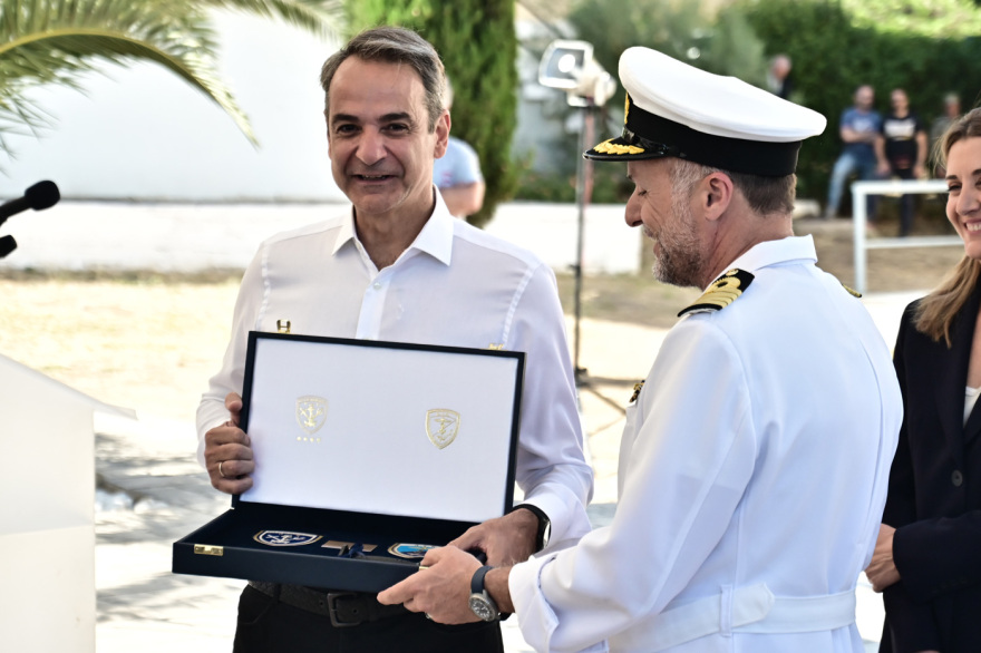 Diving watches by the Laskarides Foundation to the executives of the submarine disaster - Mitsotakis: The Government supports the Armed Forces