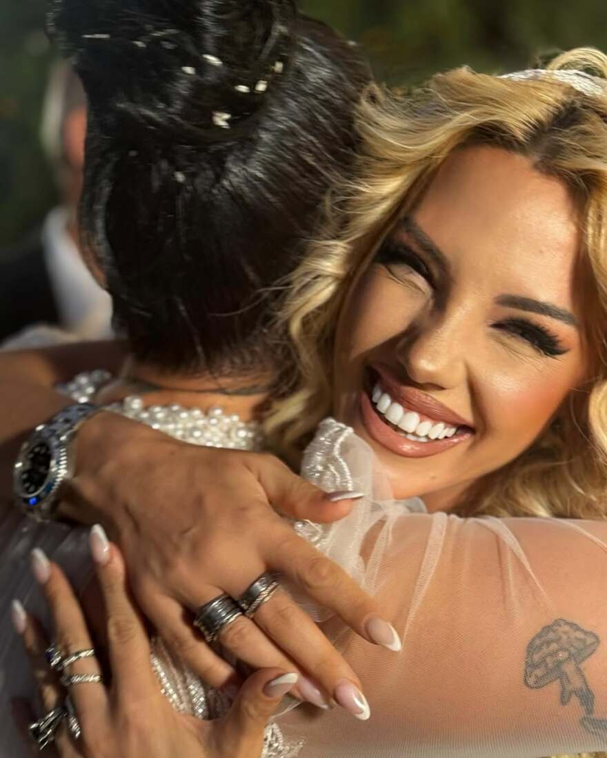 Η Σάσα Μπάστα έγινε κουμπάρα - Δείτε φωτογραφίες