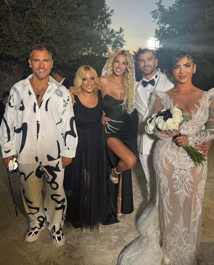 Η Σάσα Μπάστα έγινε κουμπάρα - Δείτε φωτογραφίες