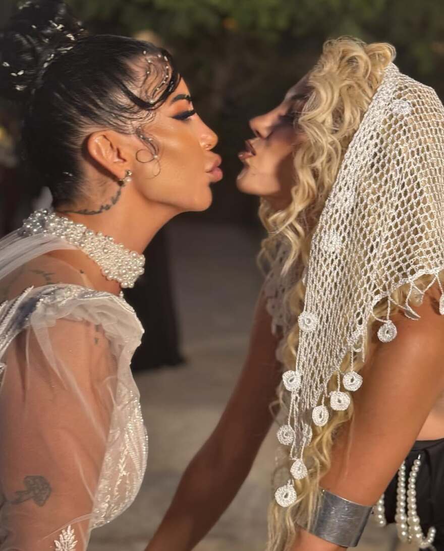 Η Σάσα Μπάστα έγινε κουμπάρα - Δείτε φωτογραφίες