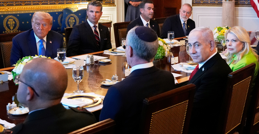 Οι 7 μήνες από την επίθεση Τραμπ σε Ζελένσκι στην Ουάσιγκτον μέχρι την συνάντηση με τον Πούτιν στην Αλάσκα