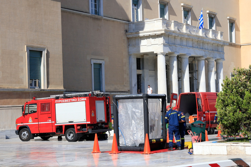 Φάκελος με λευκή σκόνη από Ρωσία και παραλήπτη τον Κυριάκο Μητσοτάκη στη Βουλή - Κινητοποίηση της ΕΜΑΚ  