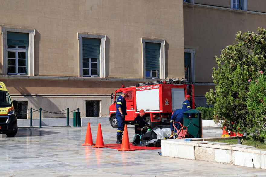 Φάκελος με λευκή σκόνη από Ρωσία και παραλήπτη τον Κυριάκο Μητσοτάκη στη Βουλή - Κινητοποίηση της ΕΜΑΚ  