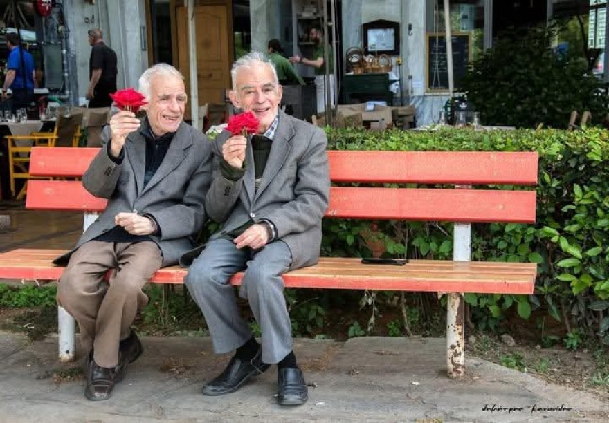«Οι δίδυμοι της Θεσσαλονίκης»: Τους χώρισε μόνο ο θάνατος - Ο Ανέστης έφυγε αθόρυβα πέρυσι, ο Μιχάλης και μια ολόκληρη πόλη το έμαθαν φέτος - Η ιστορία της ζωής τους