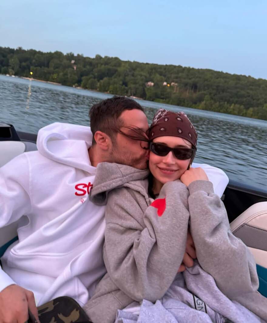 Πιτ Ντέιβιντσον: Τα πρώτα κοινά στιγμιότυπα με την Έλσι Χιούιτ