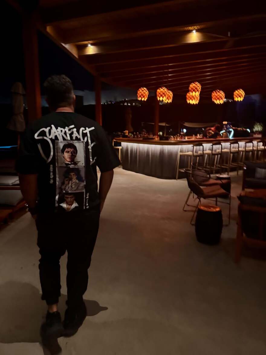 Βάσω Λασκαράκη - Λευτέρης Σουλτάτος: Το φωτογραφικό άλμπουμ των διακοπών τους από τη Σαντορίνη