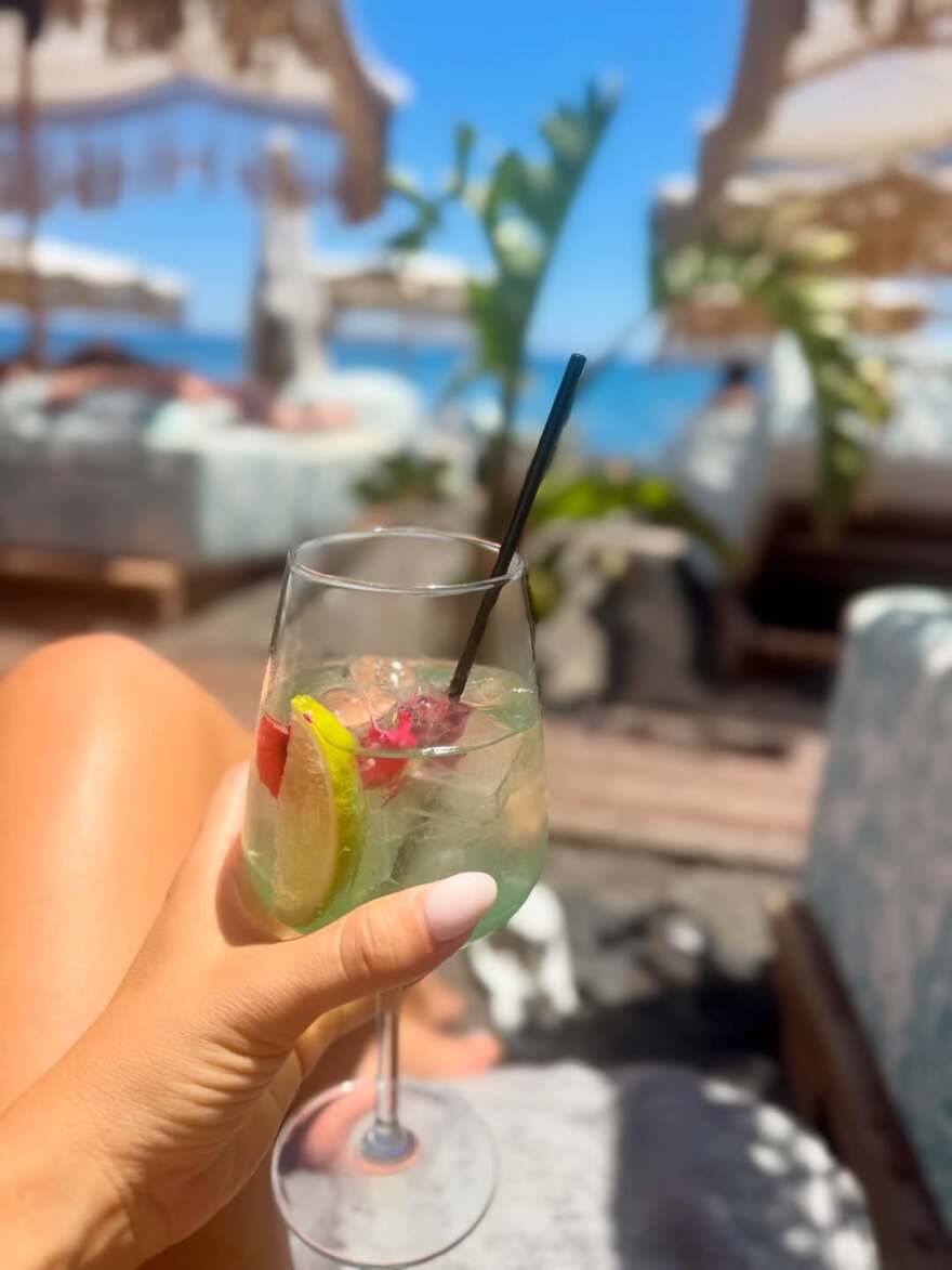 Βάσω Λασκαράκη - Λευτέρης Σουλτάτος: Το φωτογραφικό άλμπουμ των διακοπών τους από τη Σαντορίνη