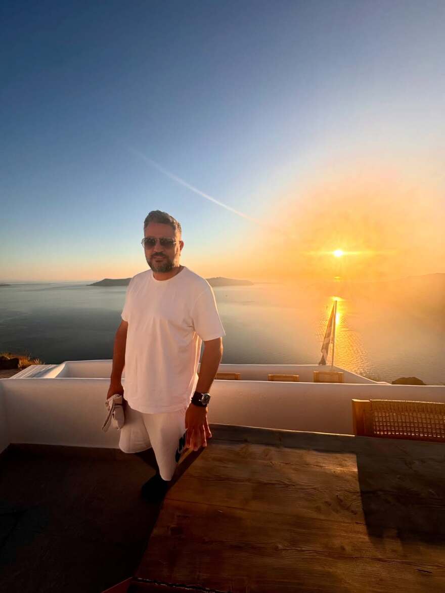 Βάσω Λασκαράκη - Λευτέρης Σουλτάτος: Το φωτογραφικό άλμπουμ των διακοπών τους από τη Σαντορίνη