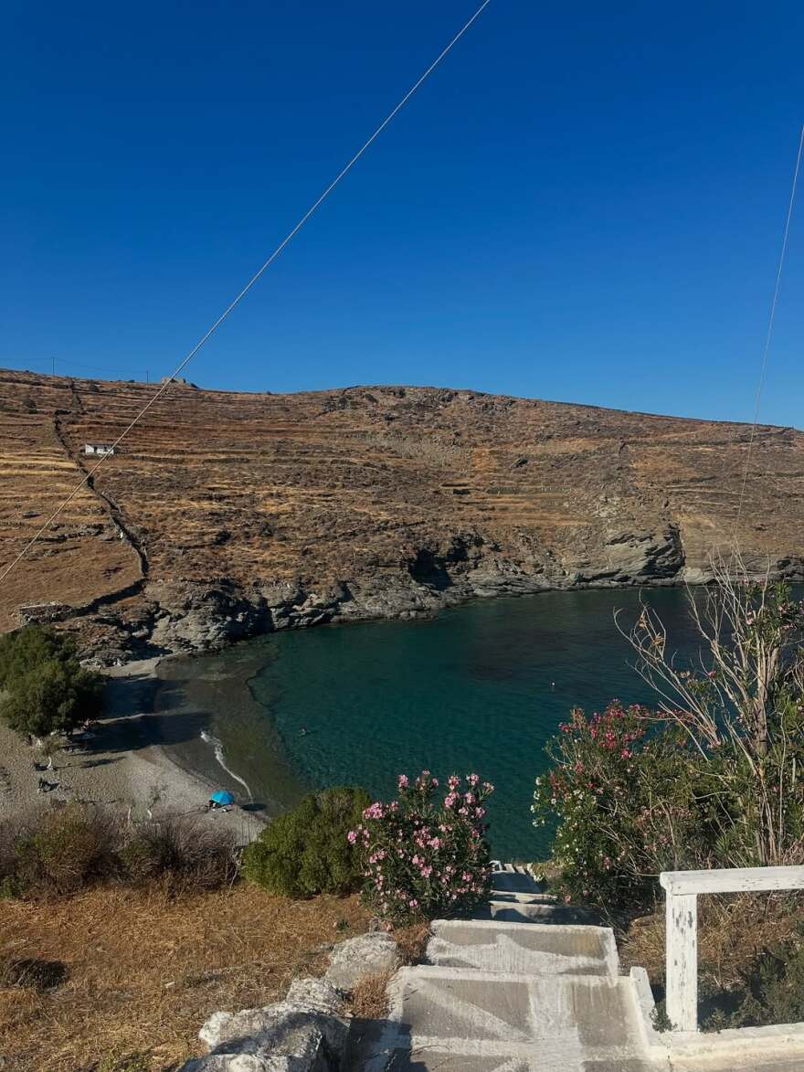 Ελευθερία Ελευθερίου: Κάνει διακοπές στην Κύθνο - Οι φωτογραφίες στην παραλία με μαύρο μπικίνι