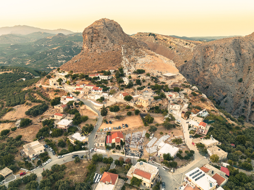 Γιορτές Ρόκκας:  Όταν τα βουνά της Κρήτης γίνονται η απόλυτη σκηνή