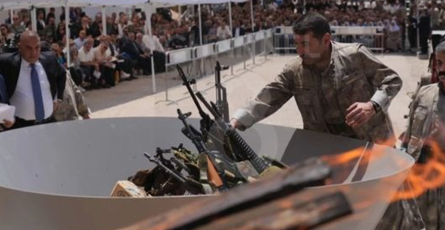 PKK: Άρχισε ο αφοπλισμός του με μία συμβολική εκδήλωση στο Βόρειο Ιράκ - Δείτε τις πρώτες εικόνες