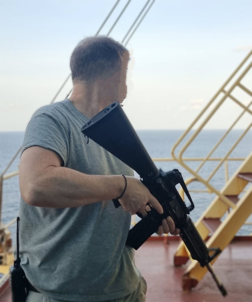 Έλληνας φρουρός πλοίων στην Ερυθρά Θάλασσα στο protothema: Δεν φυλάμε πλοία, επιβιώνουμε σε εμπόλεμη ζώνη