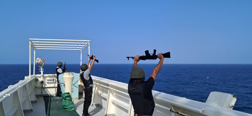 Έλληνας φρουρός πλοίων στην Ερυθρά Θάλασσα στο protothema: Δεν φυλάμε πλοία, επιβιώνουμε σε εμπόλεμη ζώνη