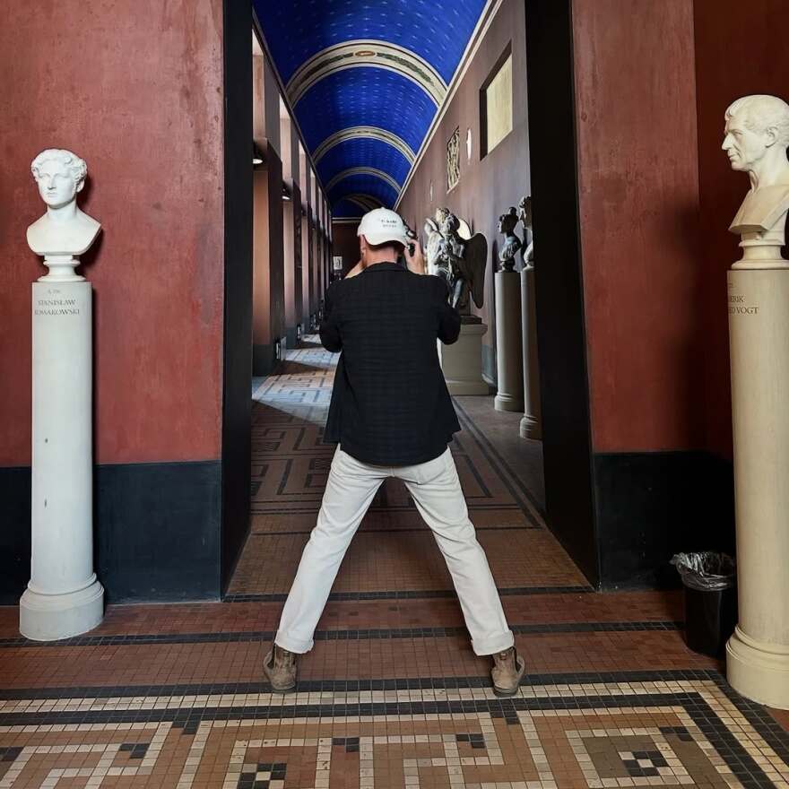 Λίλι Κόλινς στον σύζυγό της: Θεωρώ τον εαυτό μου τον πιο τυχερό που περνάω τη ζωή μου μαζί σου