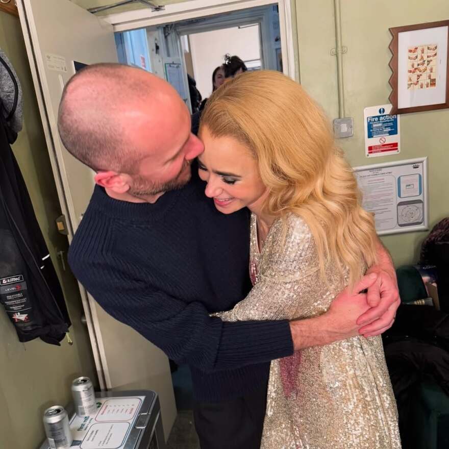 Λίλι Κόλινς στον σύζυγό της: Θεωρώ τον εαυτό μου τον πιο τυχερό που περνάω τη ζωή μου μαζί σου