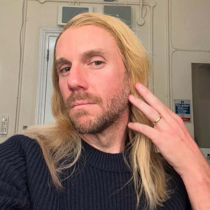 Λίλι Κόλινς στον σύζυγό της: Θεωρώ τον εαυτό μου τον πιο τυχερό που περνάω τη ζωή μου μαζί σου