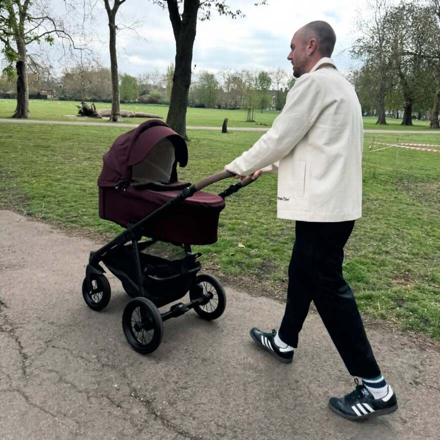 Λίλι Κόλινς στον σύζυγό της: Θεωρώ τον εαυτό μου τον πιο τυχερό που περνάω τη ζωή μου μαζί σου