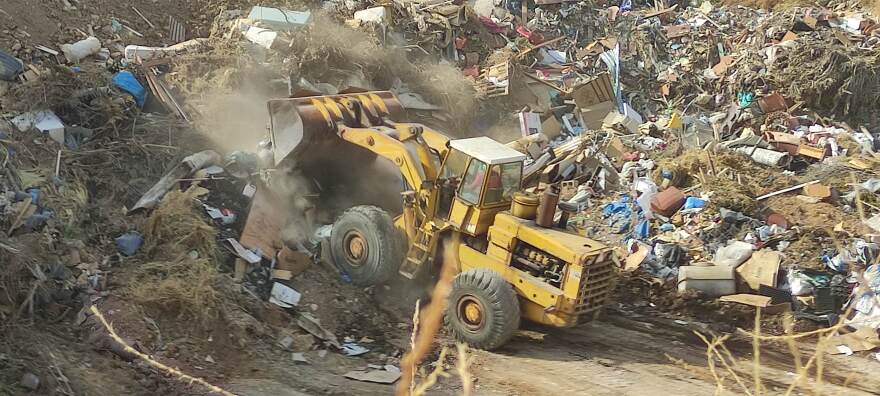 Χαλκιδική: Τέσσερις συλλήψεις για παράνομο πέταγμα μπαζών σε ανενεργό λατομείο