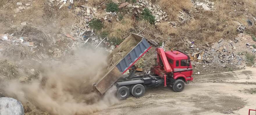 Χαλκιδική: Τέσσερις συλλήψεις για παράνομο πέταγμα μπαζών σε ανενεργό λατομείο