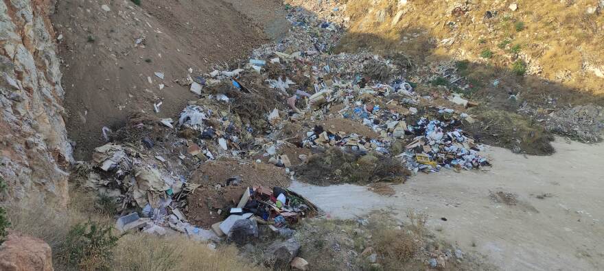 Χαλκιδική: Τέσσερις συλλήψεις για παράνομο πέταγμα μπαζών σε ανενεργό λατομείο