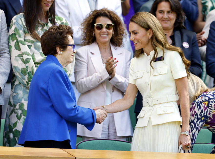 Wimbledon: Στον τελικό των γυναικών η Κέιτ Μίντλετον, αποθεώθηκε από τους θεατές - Βίντεο, φωτογραφίες Wimbledon: Στον τελικό των γυναικών η Κέιτ Μίντλετον, αποθεώθηκε από τους θεατές - Βίντεο, φωτογραφίες