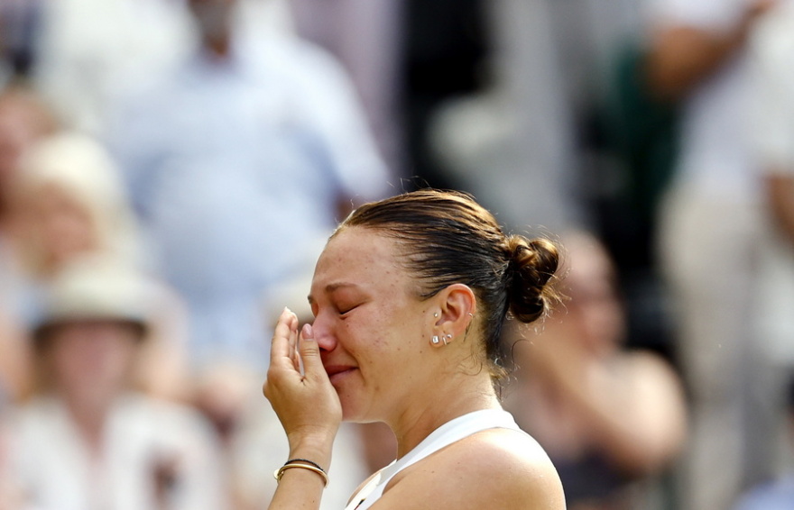 Έκλαψε η Ανισίμοβα όταν μίλησε για τη μητέρα της μετά τον τελικό του Wimbledon: Δεν θα ήμουν εδώ χωρίς εκείνη - Βίντεο 