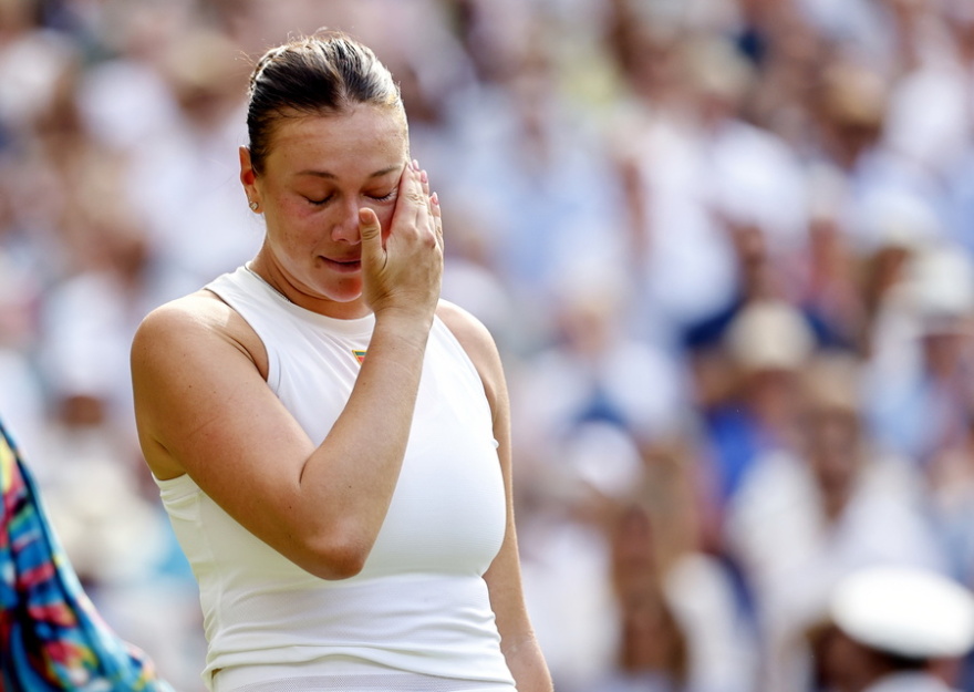 Έκλαψε η Ανισίμοβα όταν μίλησε για τη μητέρα της μετά τον τελικό του Wimbledon: Δεν θα ήμουν εδώ χωρίς εκείνη - Βίντεο 