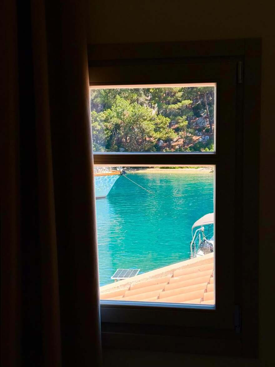 Η Άννα Πρέλεβιτς και ο Νικήτας Νομικός κάνουν διακοπές στους Παξούς: Δέκα χρόνια μετά επιστρέφω εδώ με τον άντρα μου