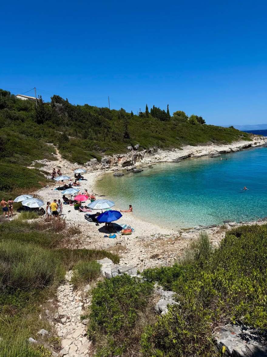 Η Άννα Πρέλεβιτς και ο Νικήτας Νομικός κάνουν διακοπές στους Παξούς: Δέκα χρόνια μετά επιστρέφω εδώ με τον άντρα μου