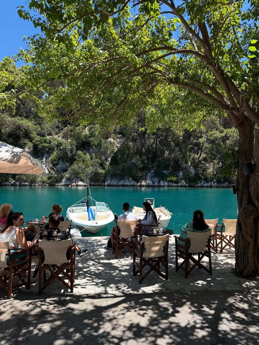 Η Άννα Πρέλεβιτς και ο Νικήτας Νομικός κάνουν διακοπές στους Παξούς: Δέκα χρόνια μετά επιστρέφω εδώ με τον άντρα μου