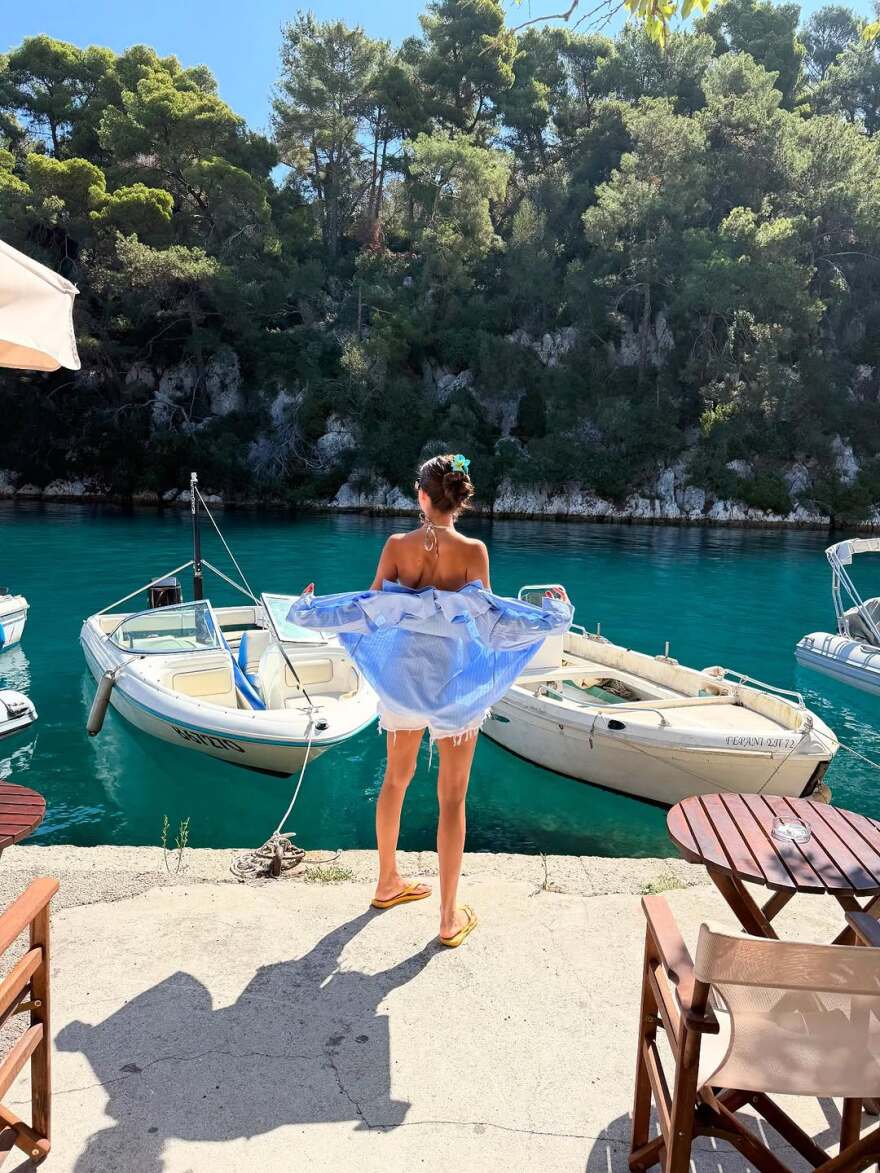 Η Άννα Πρέλεβιτς και ο Νικήτας Νομικός κάνουν διακοπές στους Παξούς: Δέκα χρόνια μετά επιστρέφω εδώ με τον άντρα μου