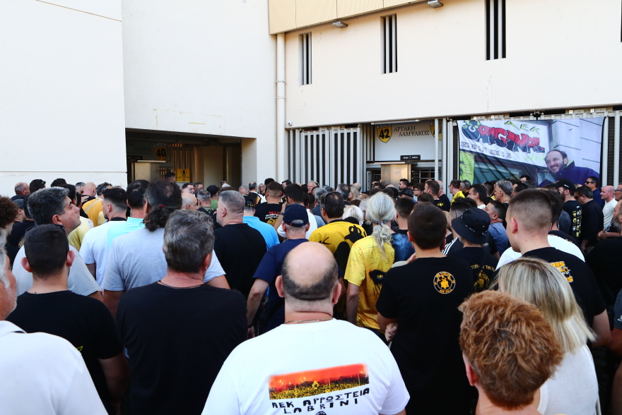 Συγκίνηση στη Νέα Φιλαδέλφεια: Δόθηκε το όνομα του Δημήτρη Χατζηχρήστου στη Θύρα 40 του γηπέδου της ΑΕΚ - Βίντεο, φωτογραφίες