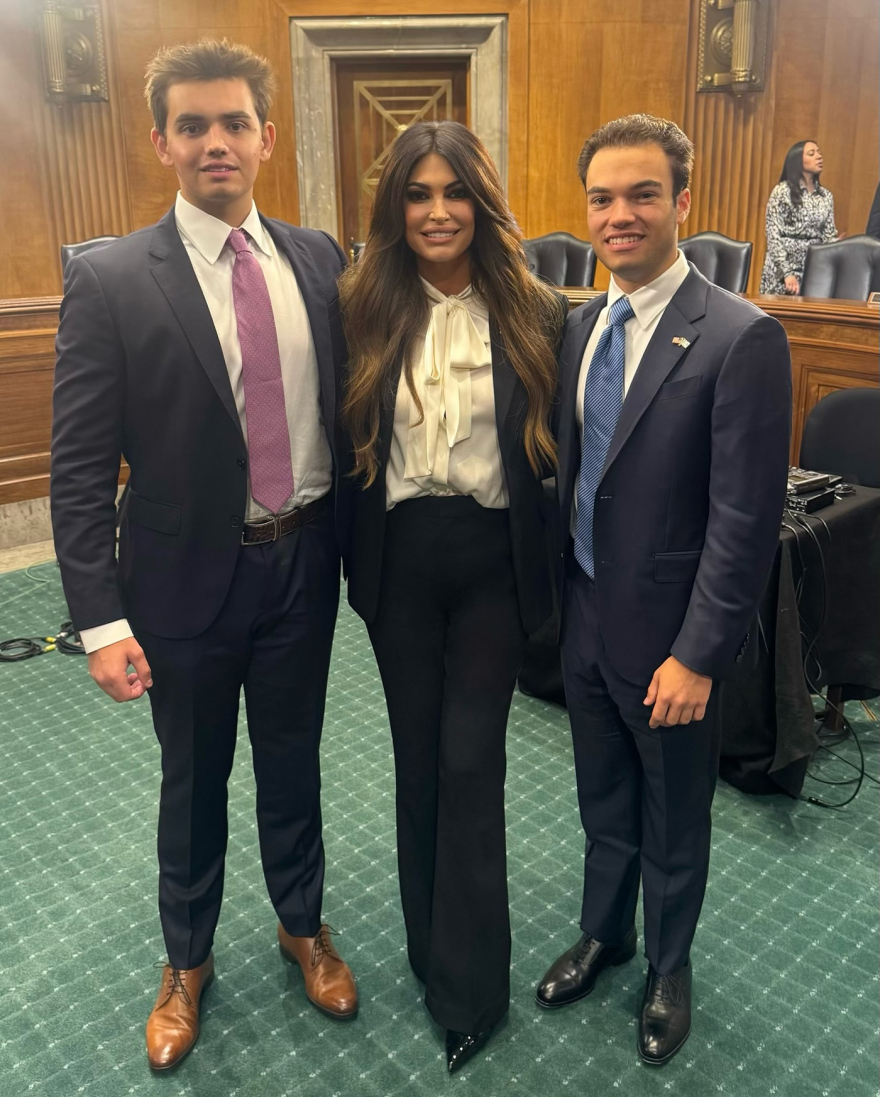 Το παρασκήνιο της ακρόασης της Κίμπερλι Γκιλφόιλ στη Γερουσία - Οι φωτογραφίες με Τσούνη, Κατσιματίδη και τον εγγονό του Τραμπ, πριν έρθει στην Ελλάδα
