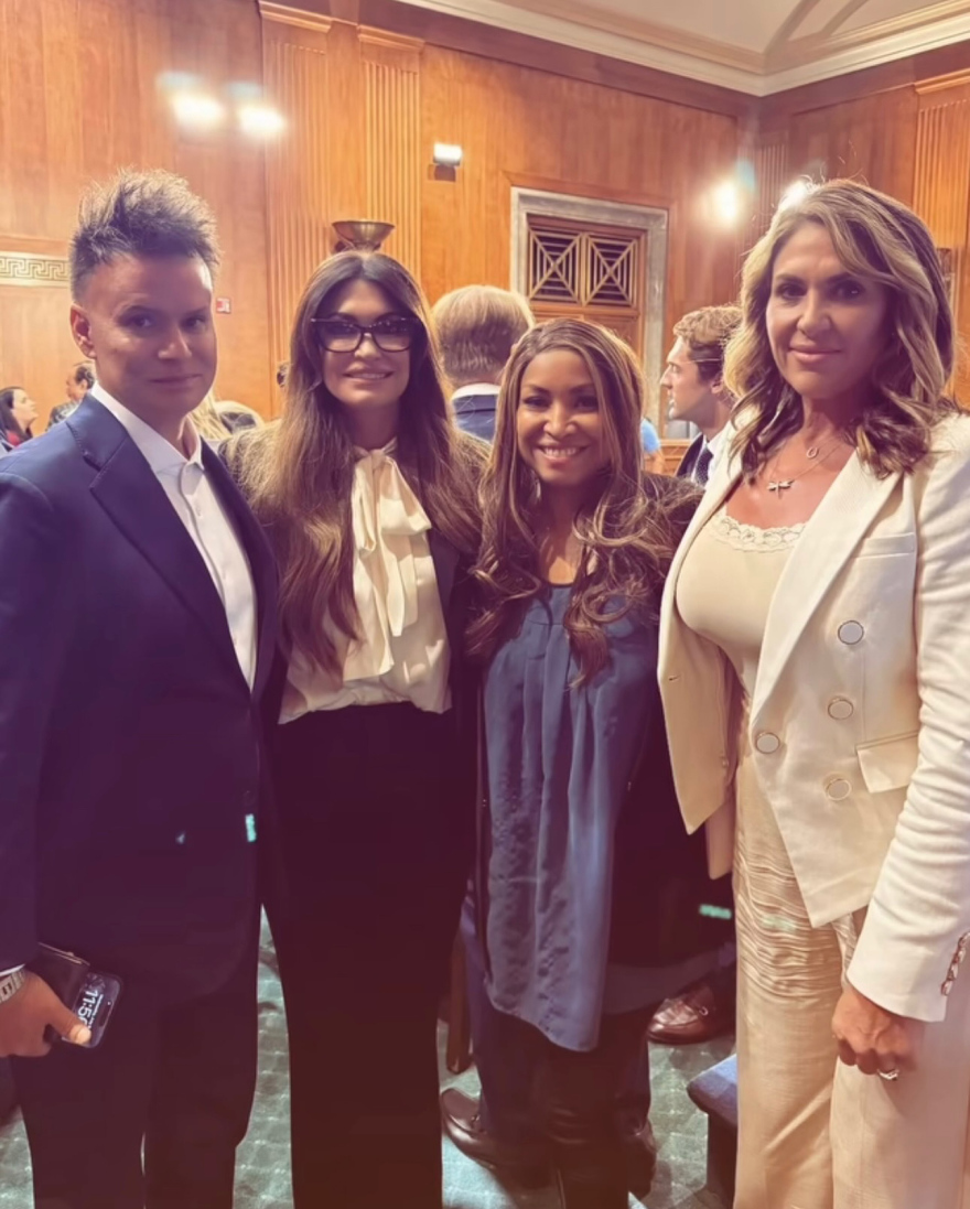 Το παρασκήνιο της ακρόασης της Κίμπερλι Γκιλφόιλ στη Γερουσία - Οι φωτογραφίες με Τσούνη, Κατσιματίδη και τον εγγονό του Τραμπ, πριν έρθει στην Ελλάδα
