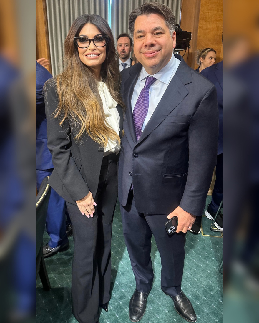 Το παρασκήνιο της ακρόασης της Κίμπερλι Γκιλφόιλ στη Γερουσία - Οι φωτογραφίες με Τσούνη, Κατσιματίδη και τον εγγονό του Τραμπ, πριν έρθει στην Ελλάδα
