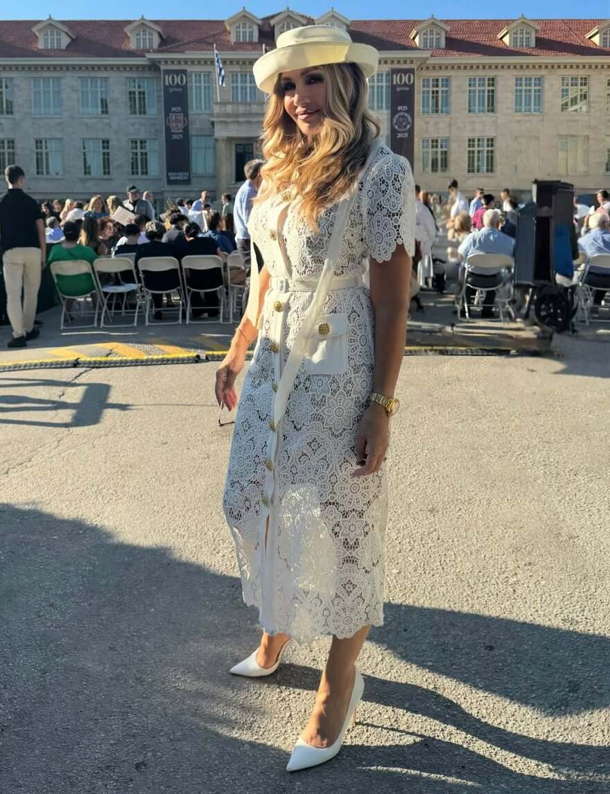 Η Ελένη Πετρουλάκη είδε τις δίδυμες κόρες της να αποφοιτούν: Περήφανη για εσάς, έγραψε η γυμνάστρια 