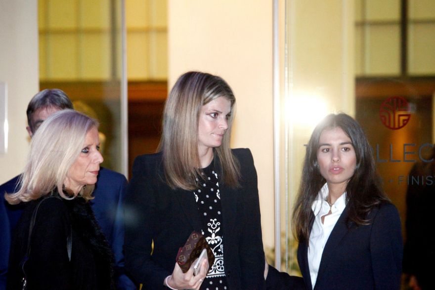 Αθηνά Ωνάση: Βγαίνει από τη σκιά - Σπάνια δημόσια εμφάνιση με κόκκινη τουαλέτα και βαθύ ντεκολτέ στο Παρίσι Αθηνά Ωνάση: Βγαίνει από τη σκιά - Σπάνια δημόσια εμφάνιση με κόκκινη τουαλέτα και βαθύ ντεκολτέ στο Παρίσι