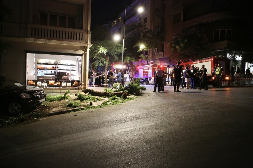 Αυτοκίνητο έπεσε σε εστιατόριο στο Κολωνάκι - Αναφορές για αρκετούς τραυματίες, δείτε βίντεο και φωτογραφίες
