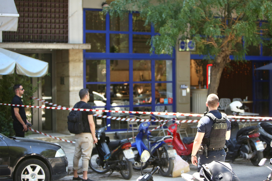 Πυροβολισμοί σε καφετέρια στον Κολωνό - Εμπλέκονται αστυνομικός και πολίτης, και οι δύο τραυματίες
