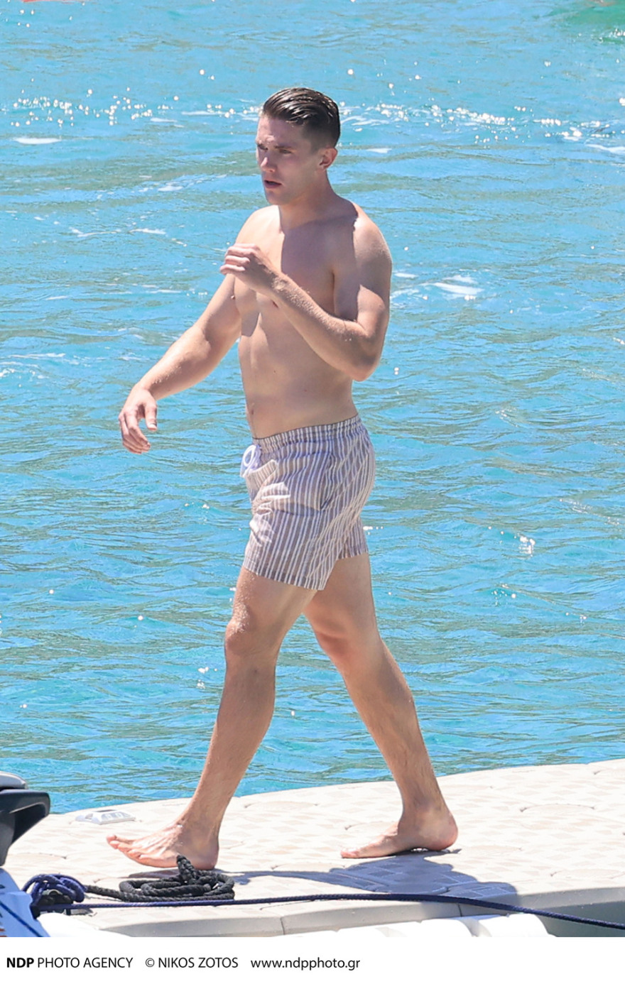 Ο Βίκτορ Γιόκερες επέλεξε τη Μύκονο για τις διακοπές του