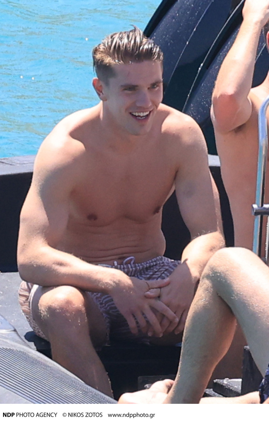 Ο Βίκτορ Γιόκερες επέλεξε τη Μύκονο για τις διακοπές του