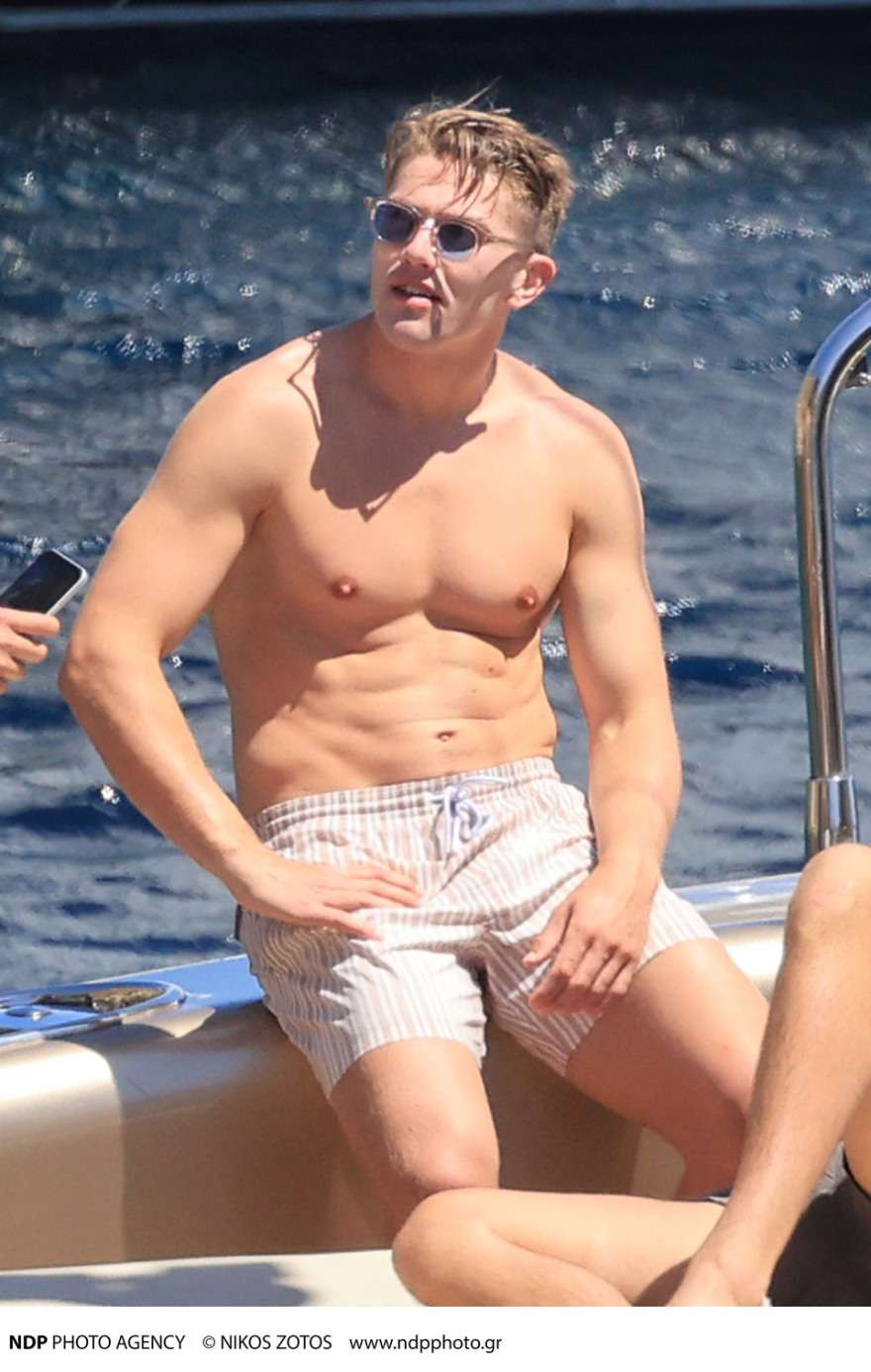 Ο Βίκτορ Γιόκερες επέλεξε τη Μύκονο για τις διακοπές του