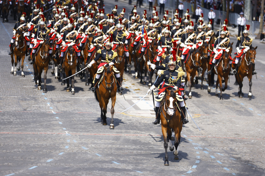 Εντυπωσίασε η μεγάλη στρατιωτική παρέλαση στο Παρίσι για την «Ημέρα της Βαστίλης» - Δείτε βίντεο